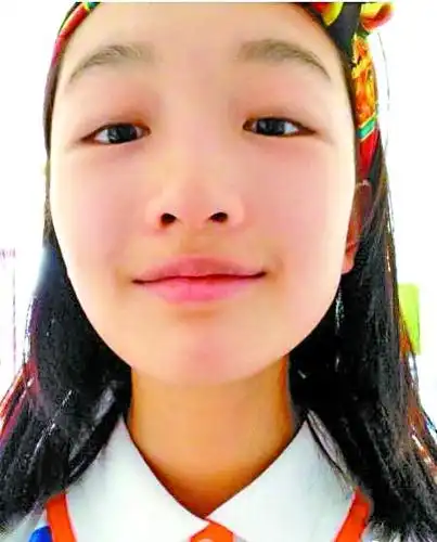 演员周冬雨晒素颜照网友称其似小学生