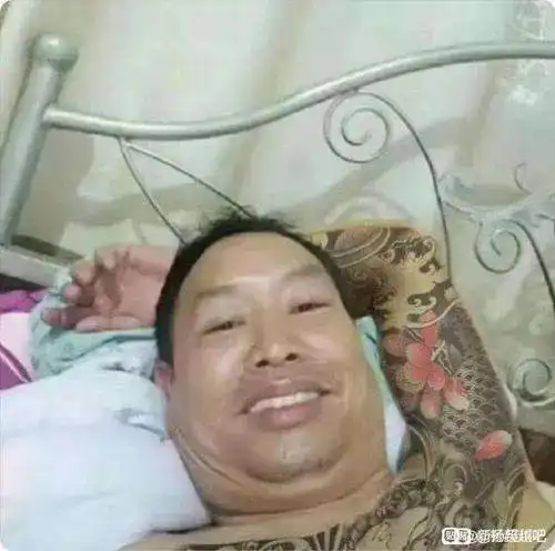 光膀子自拍大叔你的名字是