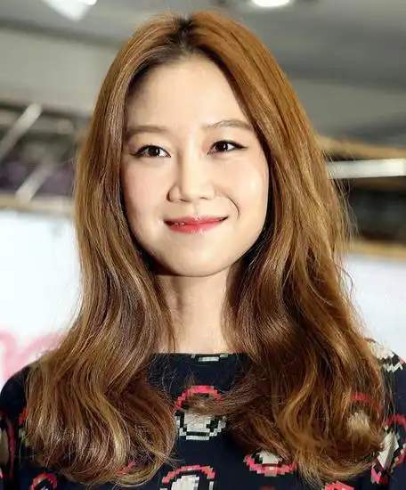 当红韩星示范 冬日首选3款唯美长卷发|长卷发|明星发型_新浪时尚_新浪