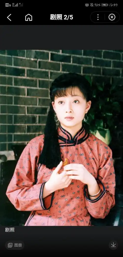 就不知道大家有没有印象很小的时候看的,叫围屋里的女人,里面还有颜值