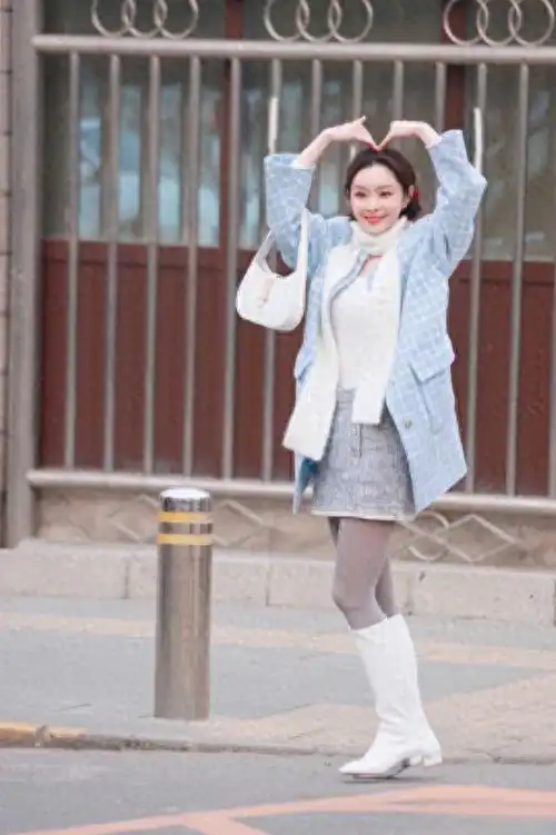 34岁宋轶春晚彩排结束后现身!