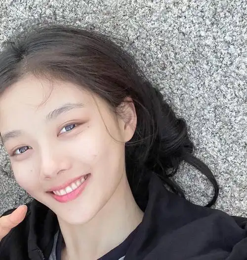 开个楼那些适合做头像的金裕贞妹妹日常照0806近期工作照
