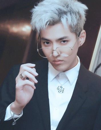 2021"银发"吴亦凡迷倒万千花痴!