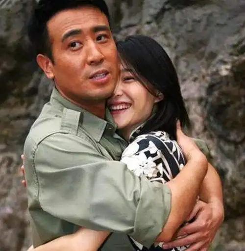 王丽坤和于和伟是因电视剧《青盲》而相识的,当时两人饰演了一对情侣.