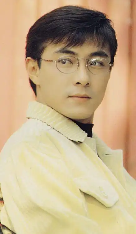 20岁的张卫健这些照片你一半都没见过