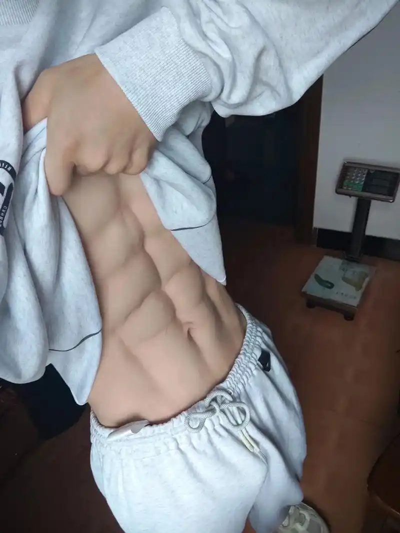 没错就是34岁!#撩起衣服就是腹肌 - 抖音