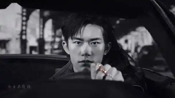 易烊千玺二三逢时戢鳞风起#眼前不断极速向前的车流脚下不断稳步迈进