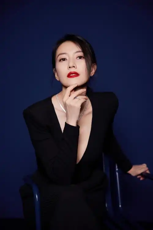 高圆圆黑色深v##此沙晒与高圆圆合照##高圆圆美神降临