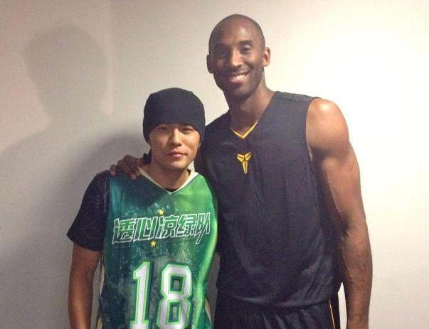 周杰伦罕见与姚明同框!一句话暴露周董太有"自知之明"