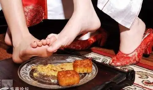 割女人的脚丫子图片