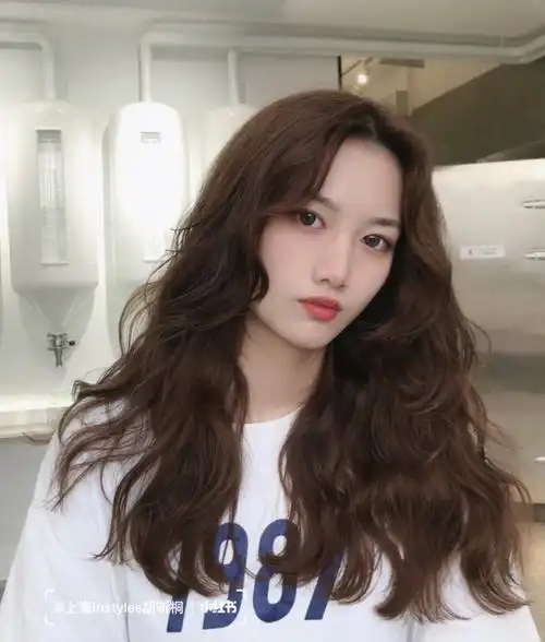 慵懒甜美法式烫发中长发女生这样烫超温柔