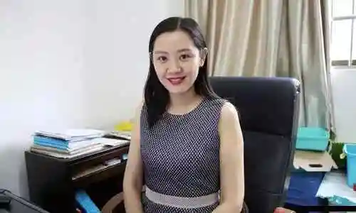 从攸佳宁简介个人资料看到,她本科毕业于北京大学,硕士与博士毕业于