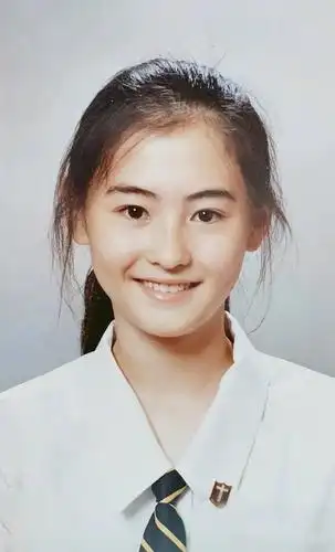 张柏芝近照依旧少女感十足,眼睛明亮有神,网友:从小美到大