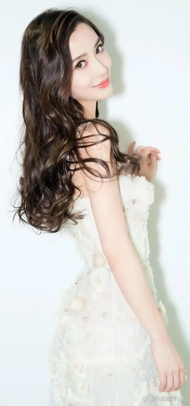 angelababy杨颖白色蕾丝吊带裙穿搭壁纸图集