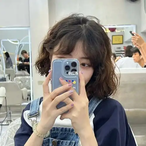 适合圆方脸细软塌中短发女生必烫的一款卷发