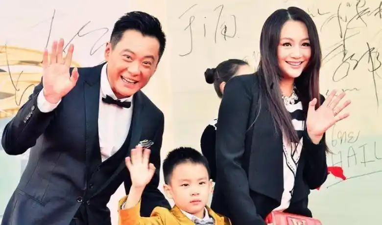 她本是电视当红主持人,转战影视圈成一线女星,却爱上了龙套丈夫_曹颖