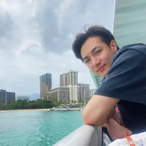 萧亚轩前男友黄皓回应结婚