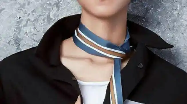 王俊凯露肩锁骨杀#感受一下王俊凯锁骨 choker 喉结!