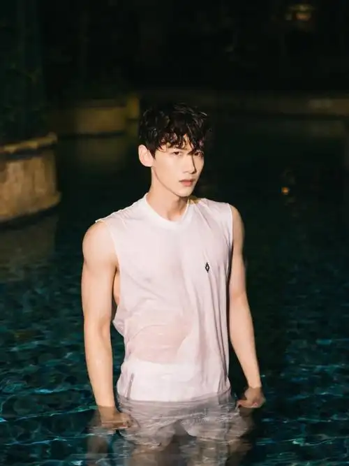 白敬亭这身材谁看了不迷糊啊