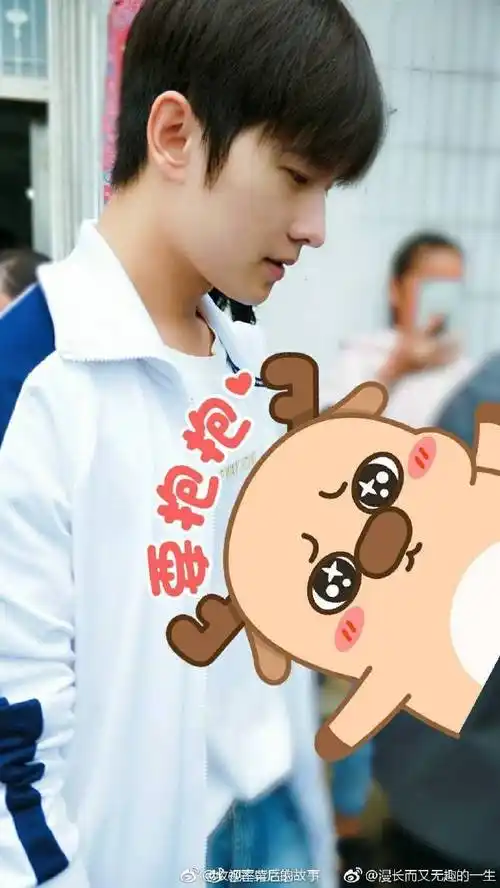 杨洋##星光公益领航员杨洋#◆昨天是六一,他低调来到贵州山区小学鬃