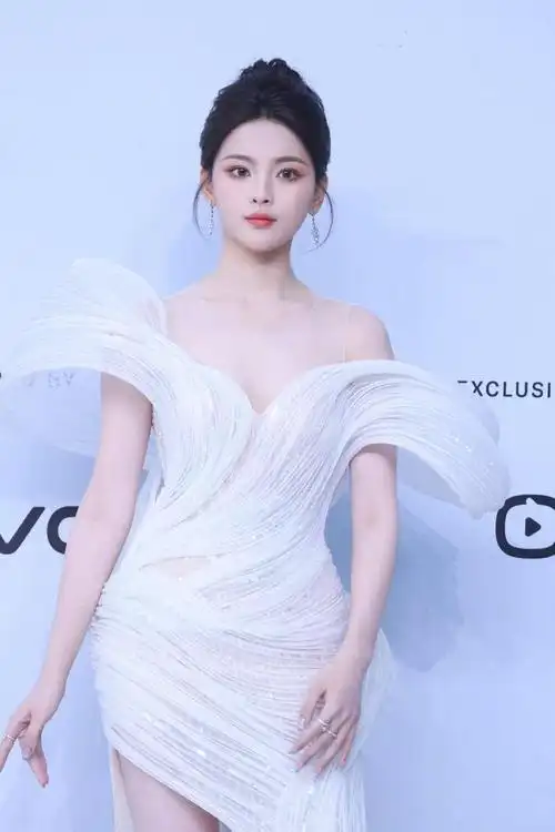 杨幂反差,景甜水灵,文咏珊危险迷人|红毯|倪妮|模特|独特魅力_网易