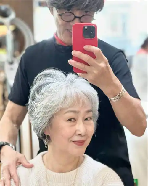 60到80岁的大姐,发型就选层次短发,好看时尚显年轻