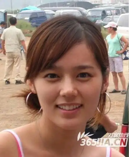 谁能找到韩佳人的儿时照片或素颜照?急!