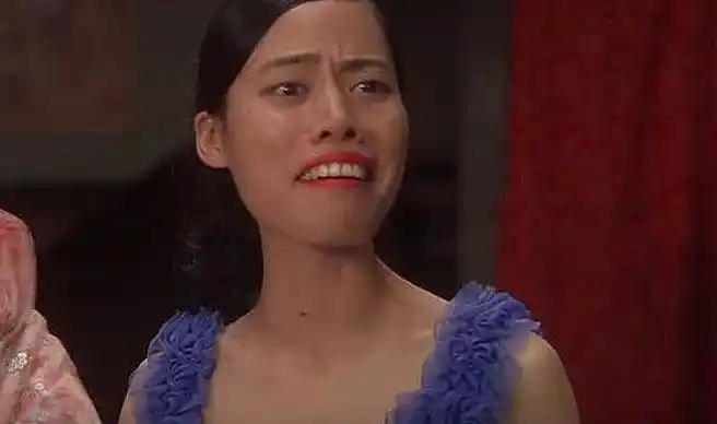 八两金被誉为香港最丑的男人,可以用鬼斧神工这四个字来形容他的面貌.