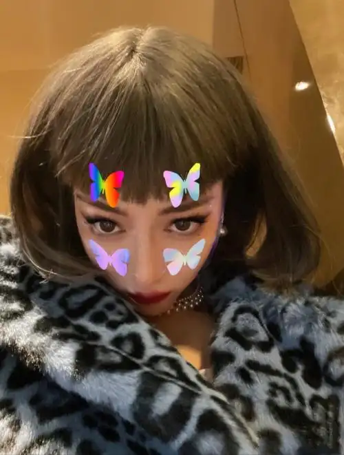 迪丽热巴现在又做了短发造型,上次的反响就很好,一个短发发型直接上了