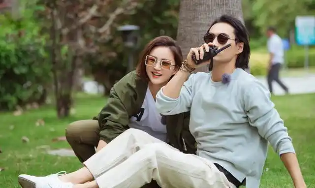 从产后到现在,张歆艺和老公袁弘持续地在综艺节目上曝光.