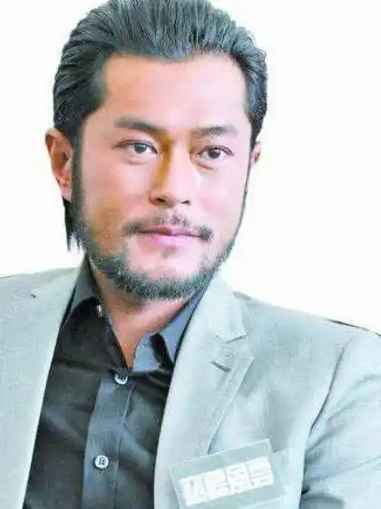 同是长胡子,忍了图2的张翰,忍了图4的千玺,看到图5想嫁_古天乐_造型