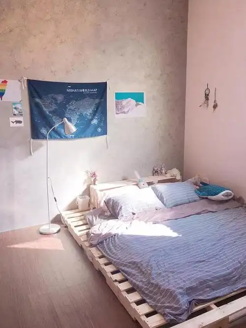 女大学生4000爆改13m老旧卧室!刷漆,铺地,再买个宜家收纳箱搞定