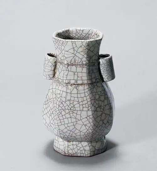 lot.0588 仿哥窑双耳瓶