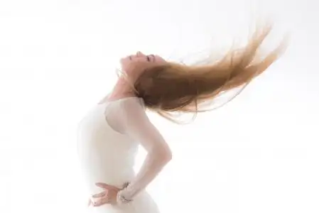 甩头发的墨西哥女 font color=red>郎 /font>图片