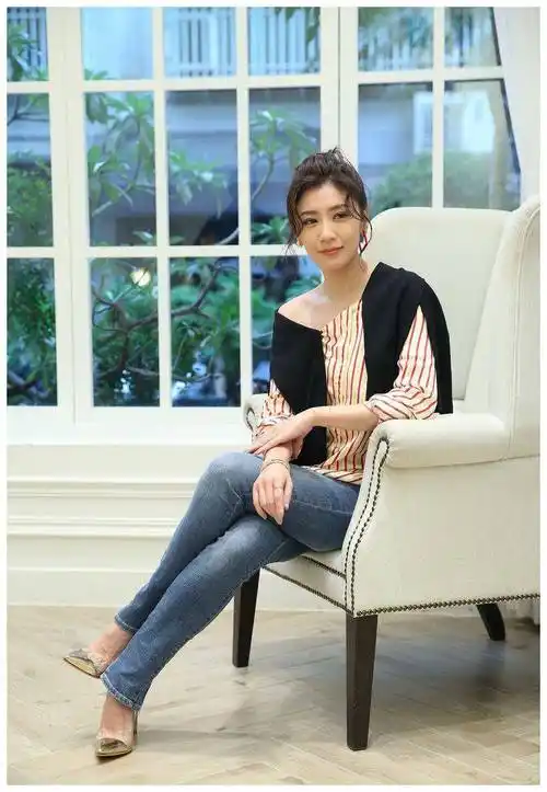 原创160贾静雯为增高拼了踩12cm牙签鞋与地成90度角看着都替她疼