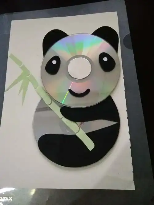 何家小学二3班手工光盘作品!