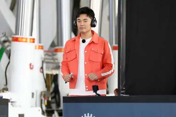 《奔跑吧》陈赫头难担当 迎风吃面食量遭误解