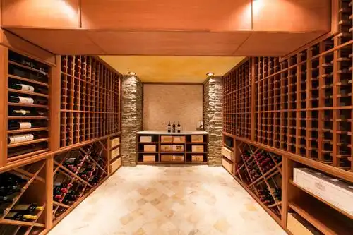 别墅橘红色温馨宽敞酒窖装修效果图