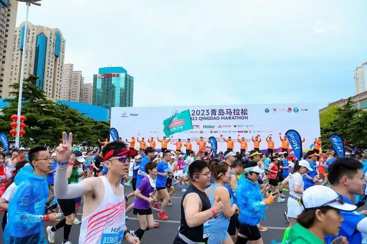 2023青岛马拉松鸣枪开跑