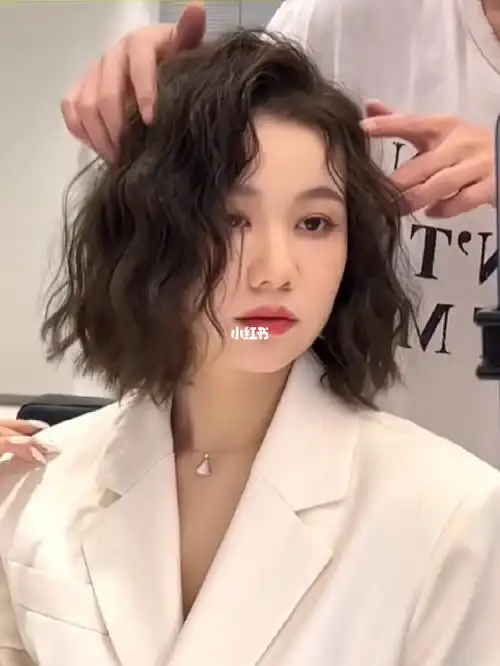 中短发女生细软发质贴头皮显发量多必烫卷发|||圆脸方脸中短发女生
