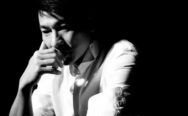 刘德华父亲刘礼离世,华仔天地变黑白,巨星的父子故事终幕