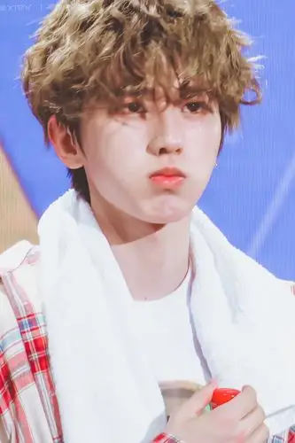 蔡徐坤 天津场 0616 雀斑妆 小葵超可爱_(:з」∠)_ 图cr.logo