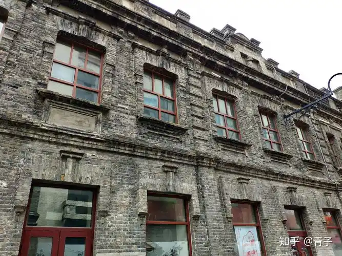 这个宅邸看着就不普通,这是当时徐世昌任东北三省总督时在哈尔滨的