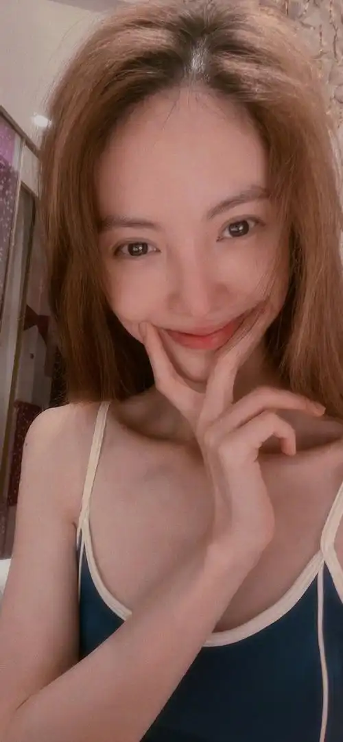 金晨晒校友姓名牌告别怦然2