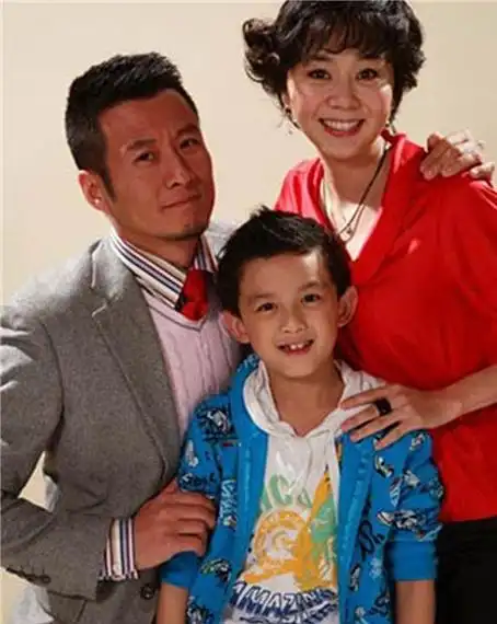 吴磊"老爸",从小贩到爆红娱乐圈,却因做错事入狱现无戏可拍