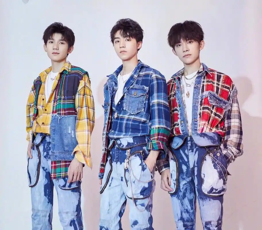 tfboys六周年# 8月10日在深圳举办的tfboys告白thefever六周年演郴後