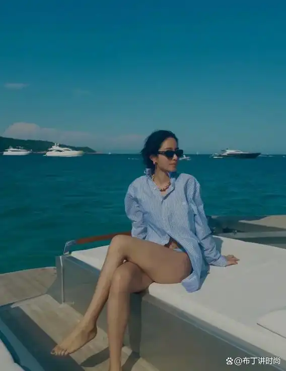 杨采钰泳装秀翻全场,黑色神秘到清新白,时尚秘籍全公开!