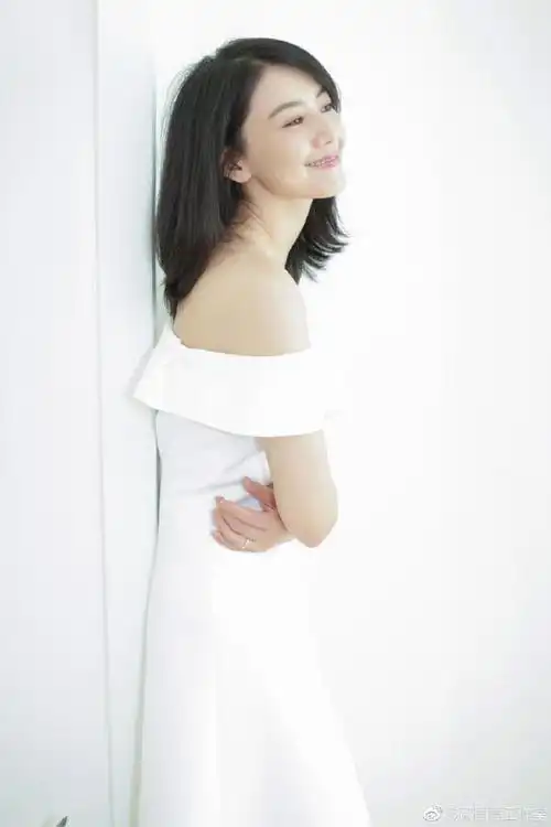 很喜欢高圆圆的穿搭造型,你不妨就快要收藏借鉴一下,喜欢她的短发造型