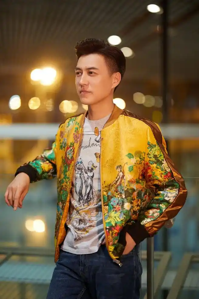 演员靳东参演大型剧,饰演关键角色,全新挑战为观众带来更深感受