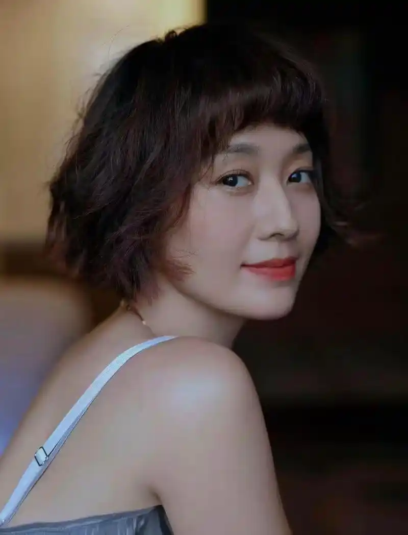 马伊琍终于选对发型了!相比长发,还是短发更适合她